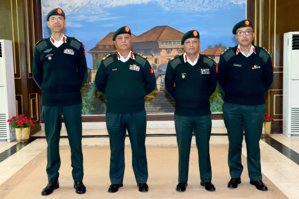 प्रधान सेनापतिद्वारा दर्ज्यानी चिन्ह प्रदान