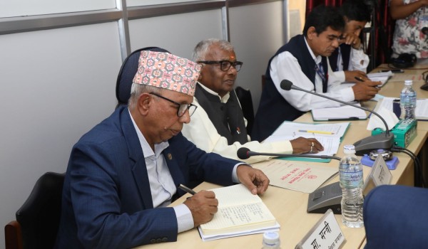 कृषि, सहकारी तथा प्राकृतिक स्रोत समितिको बैठक; तस्बिरमा