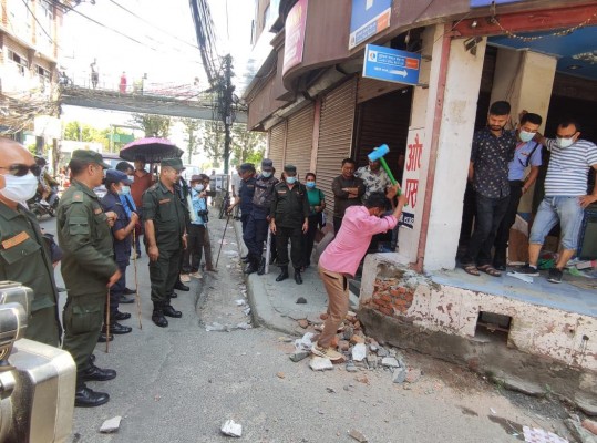 अन्डरग्राउण्ड पार्किङ दुरुपयोग रोक्दै महानगर(फोटो फिचर)