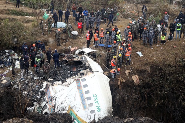 विमान दुर्घटना: पोखरामा पहिचान नभएका शव भोलि बिहान काठमाडौँ ल्याइने