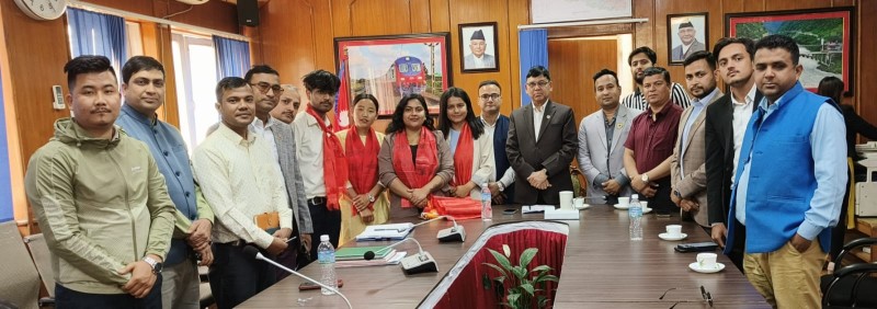 मापदण्ड विपरीतका सवारी साधन रोरोक लगाइने : यातायात मन्त्री दाहाल
