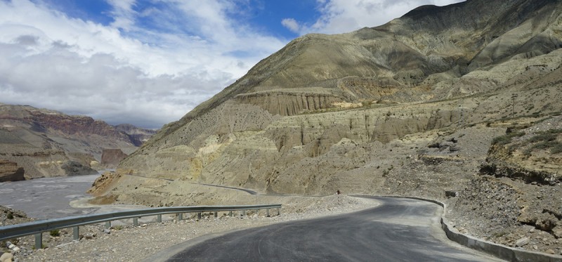 कोवाङ–जोमसोम सडक अन्तर्गत घरपझोङमा  सडक स्तरोन्नति गर्न माग
