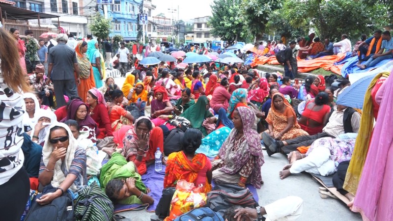 पाँचबुँदे मागसहित माईतीघरमा लघुवित्त पीडितको सामुहिक आमरण अनसन जारी