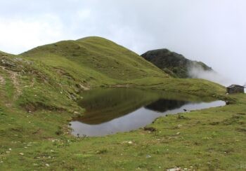 रिग र तिलाचन तालमा पर्यटकको चहलपहल