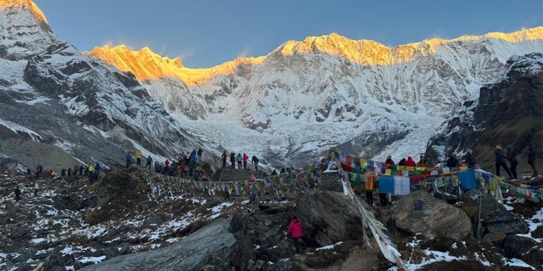 अन्नपूर्ण आधार शिविरमा पदयात्रा रोकियो : पर्यटकलाई नारच्याङ र भुरुङ्ग तातोपानीमा ल्याइयो