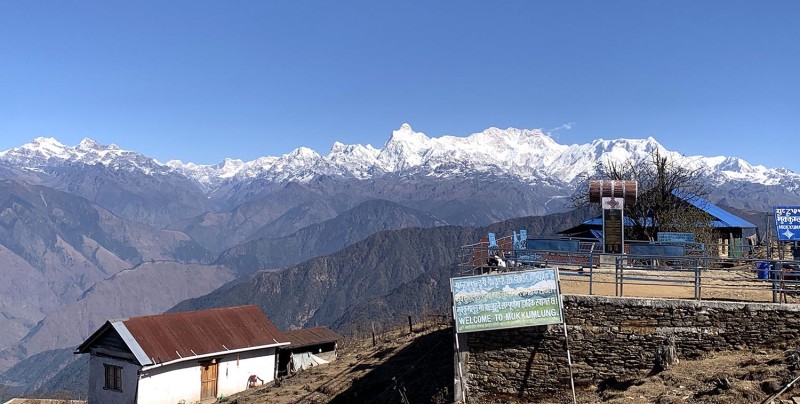 पाथिभारा क्षेत्रबाट देखिएको  कुम्भकर्ण र कञ्चनजङ्घा हिमश्रृङ्खलाको मनमोहक दृश्य
