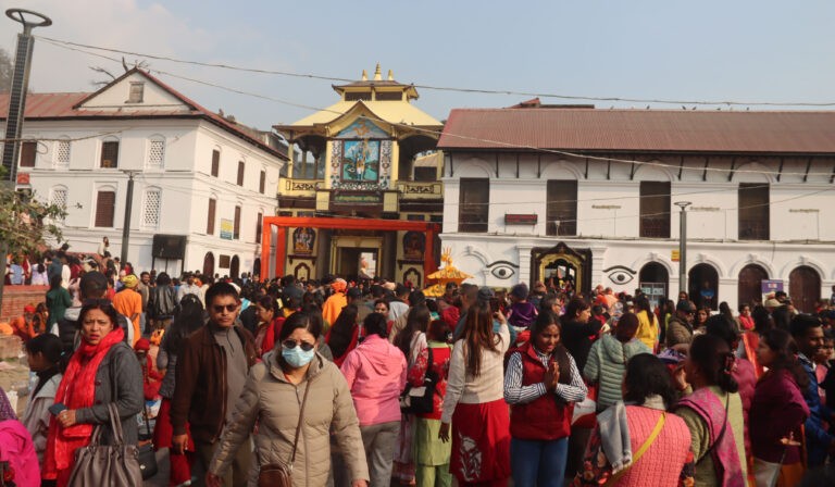 महाशिवरात्रिः पशुपतिनाथमा सकियो चार प्रहरको पूजा, लाखौँले गरे दर्शन
