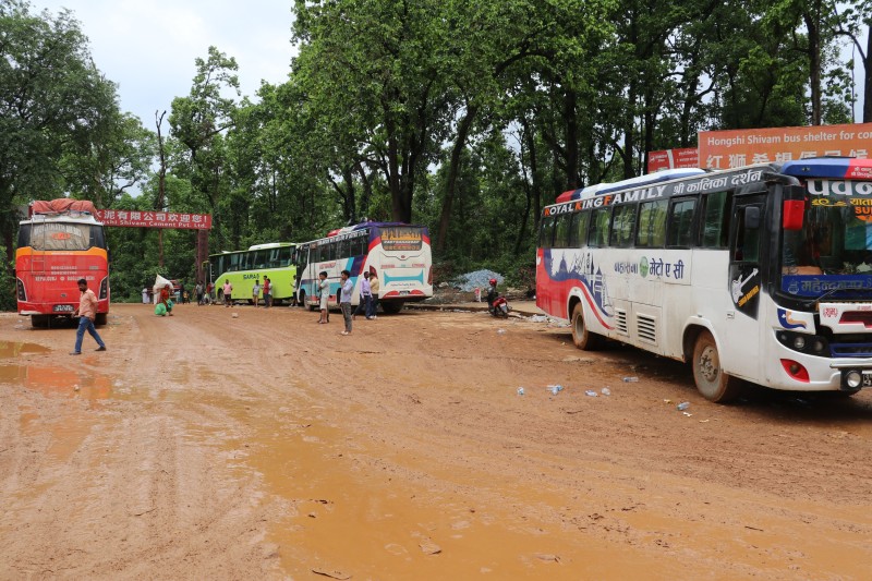 दाउन्ने–दुम्कीवास सडकको वैकल्पिक मार्ग पनि अवरुद्ध  