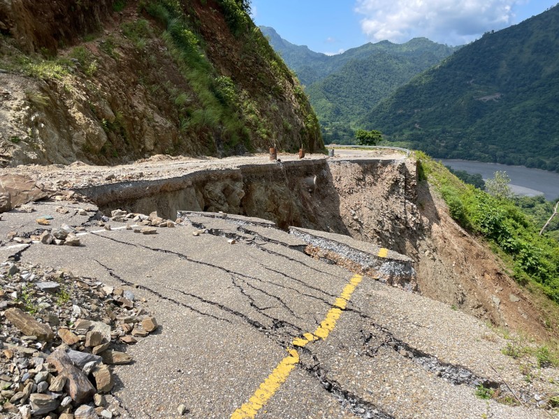  जोखिमपूर्ण बन्दै कालीगण्डकी करिडोर सडक