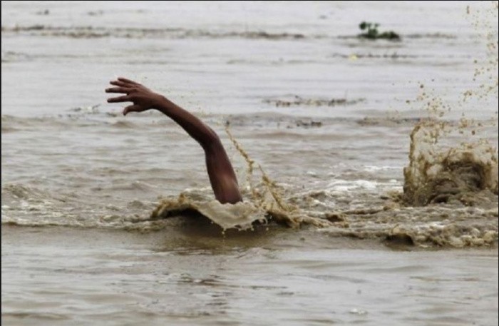 खोलाले मोटरसाइकल बगाउँदा दुईजनाको मृत्यु