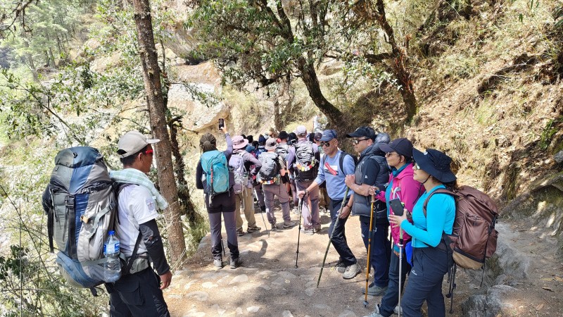 खुम्बुमा एकैदिन सात सय पर्यटकको आगमन