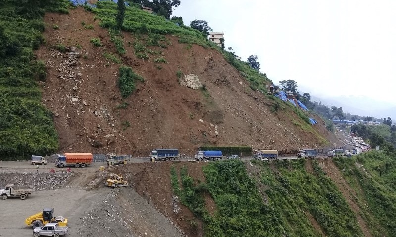 नौबिसे नागढुङ्गा सडक आज र भोलि राति बन्द हुने
