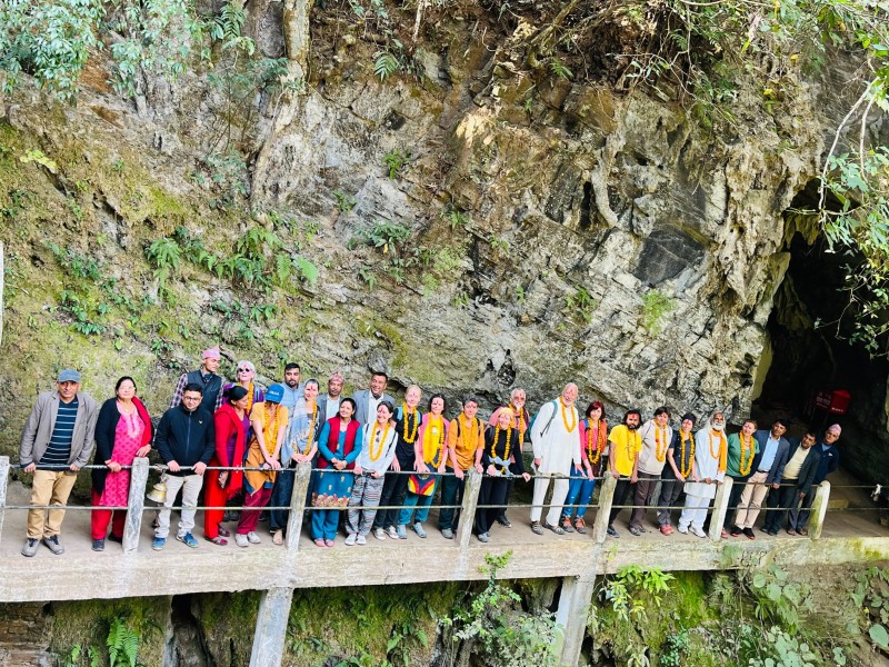 पर्यटकको रोजाइमा विचित्र गुफा