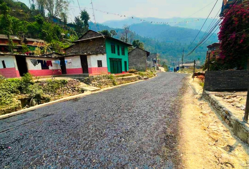 सडक कालोपत्र प्रक्रिया अघि बढाउन नेता डा महतको माग