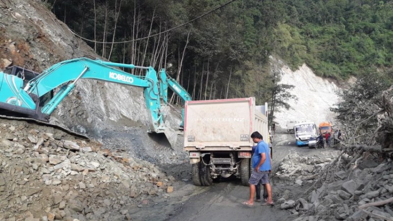 मध्यपहाडी लोकमार्गको पातिहाल्ने–लुकुम खण्ड निर्माण अलपत्र 