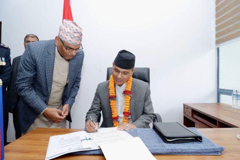 उच्च मनोबलका साथ काम गर्न गृहमन्त्री अर्यालको निर्देशन