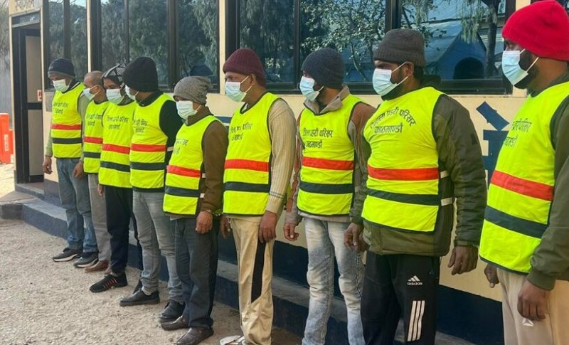 अमेरिका पठादिने भन्दै  काठमाडौंमा बन्धक बनाएर राख्ने ९ जना भारतीय नागरिक पक्राउ