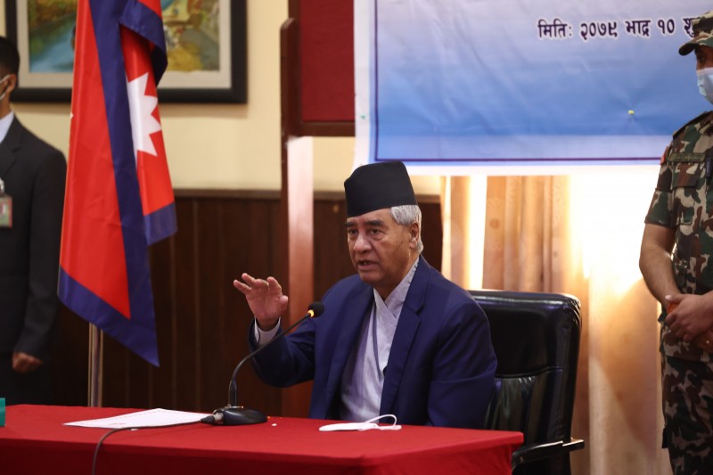 मुलुकको विकासमा कर्मचारीको महत्वपूर्ण भूमिका हुन्छ: प्रधानमन्त्री देउवा