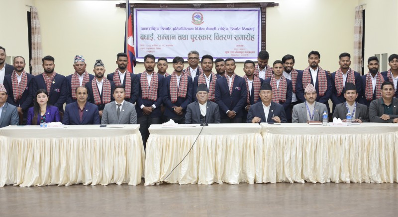 नेपालको राष्ट्रिय क्रिकेट टोलीसँग प्रम प्रचण्ड