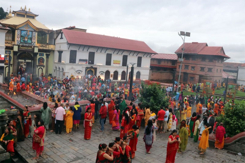 आज साउनको दोस्रो सोमबार, पशुपतिलगायत देशभरका शिवालयमा भक्तजनको भीड