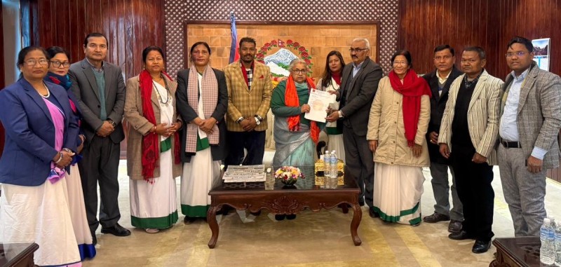 प्रधानमन्त्री कार्कीसँग थारू कल्याणकारिणी सभाको भेट, माघी महोत्सवमा निमन्त्रणा