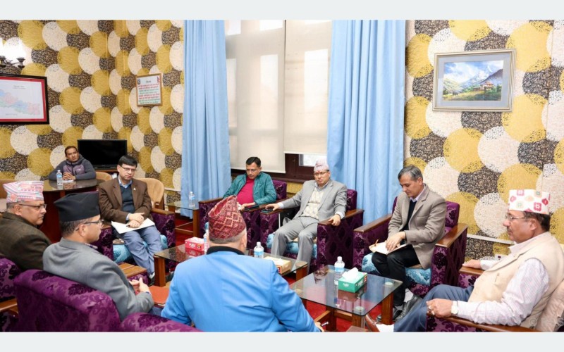 गृहमन्त्री अर्यालद्वारा निर्वाचनको तयारीबारे छलफल