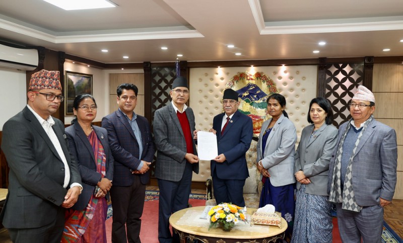 एमालेका मन्त्रीहरुले बुझाए राजीनामा