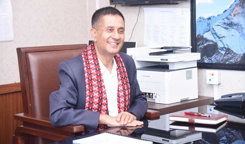 अधिकृत गुरागाईँ कार्यालय प्रवेश गर्दा प्रहरीको अवरोध, ताला फोडेर गरे हाजिर