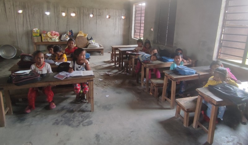 ‘कक्षा छ, कोठा तीन : थपिँदै दुःखका दिन’