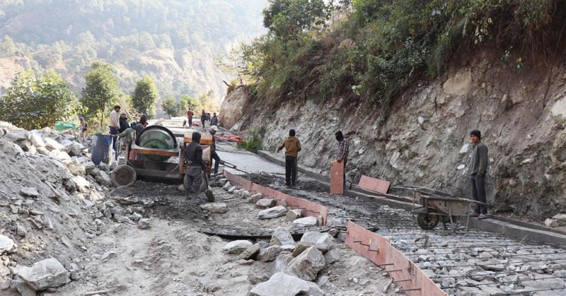 मार्ग खुलेको १७ वर्षपछि भिरकाटे–दोवा सडक स्तरोन्नति