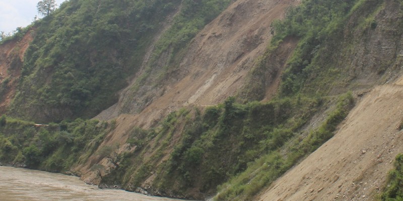 लोकमार्गको काम अलपत्र
