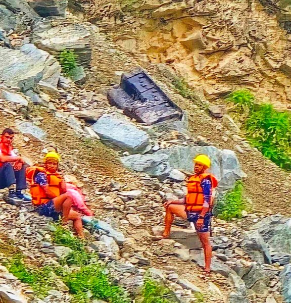 रामेछापमा स्कारपियो दुर्घटना, श्रीमतीको मृत्यु  श्रीमान् गम्भीर घाइते