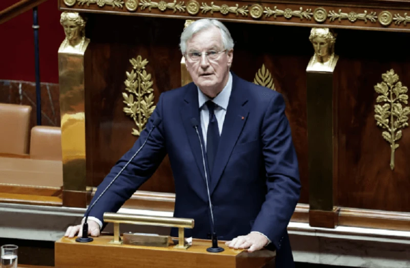  फ्रान्सका प्रधानमन्त्री बार्नियरद्वारा राष्ट्रपति म्याक्रोँसमक्ष राजिनामा पेश