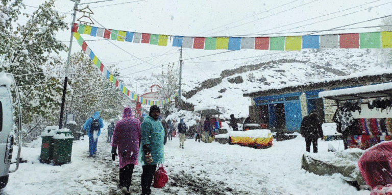 मुस्ताङमा कात्तिकमै हिमपात : कागबेनीदेखि मुक्तिनाथसम्मको यात्रा नगर्न आग्रह