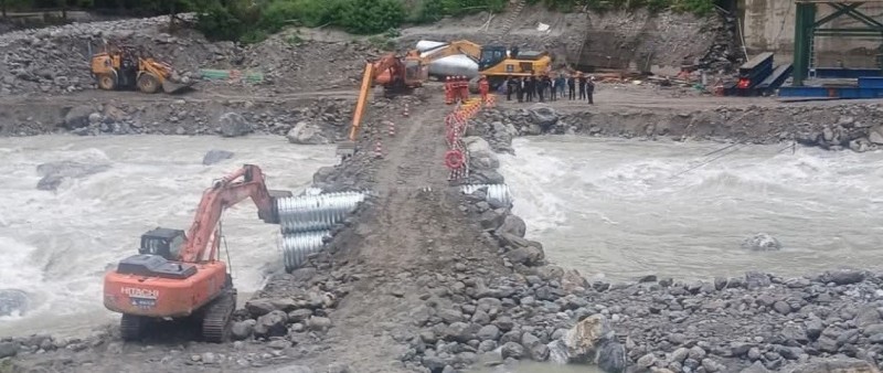 रसुवागढी मितेरी पुल निर्माण तीव्र, नेपालतर्फ जग खन्ने काम सुरु