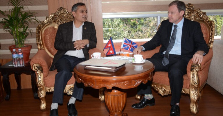 गृहमन्त्री अर्याल र नेपालका लागि बेलायती राजदूतबीच शिष्टाचार भेट