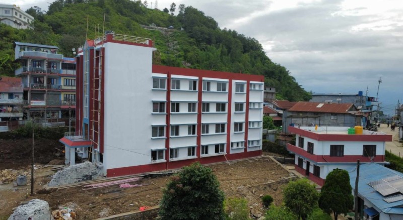 हतुवागढी गाउँपालिकाको २८ कोठे भवन निर्माण अन्तिम चरणमा