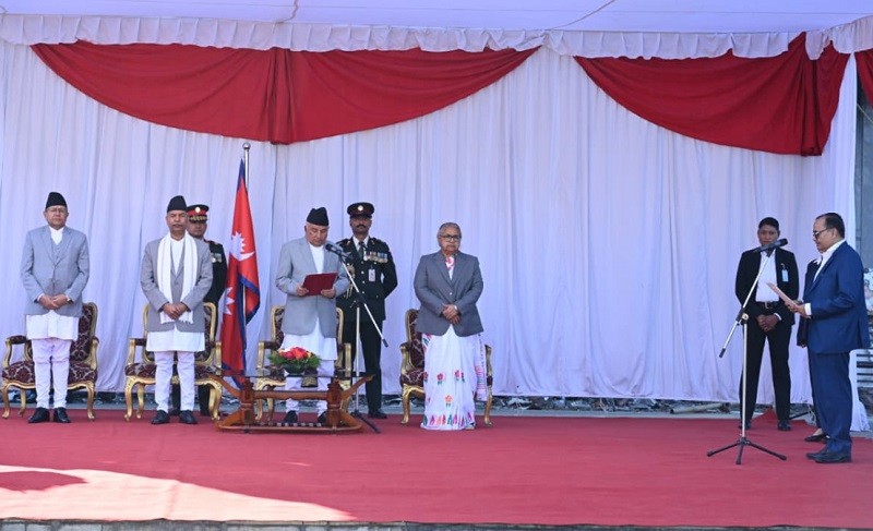 मधेश प्रदेशका नवनियुक्त प्रदेश प्रमुख सुरेन्द्रलाभ कर्णद्वारा पद तथा गोपनीयताको शपथ