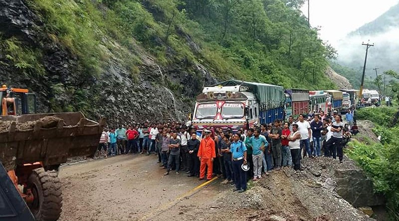 अवरुद्ध पृथ्वीरामार्ग एकतर्फी  खुल्यो