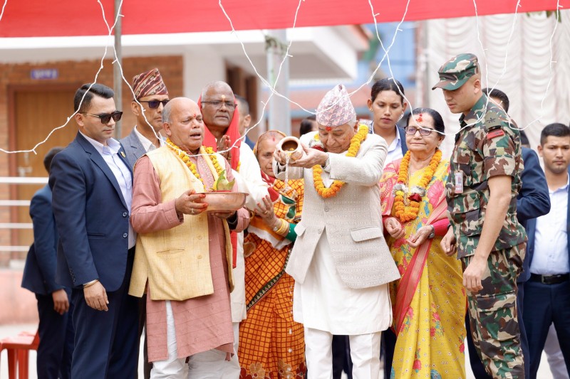 राष्ट्रपति पौडेलद्वारा गौरीघाटमा छठ पूजा