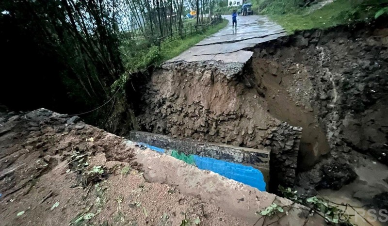 वर्षापछि भोजपुरमा सडक अवरुद्ध, विद्युत् सेवा प्रभावित