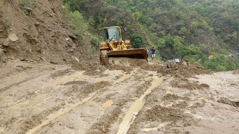 पृथ्वीराजमार्गको थर्पु–खैरेनीटार खण्ड एकतर्फी सञ्चालनमा