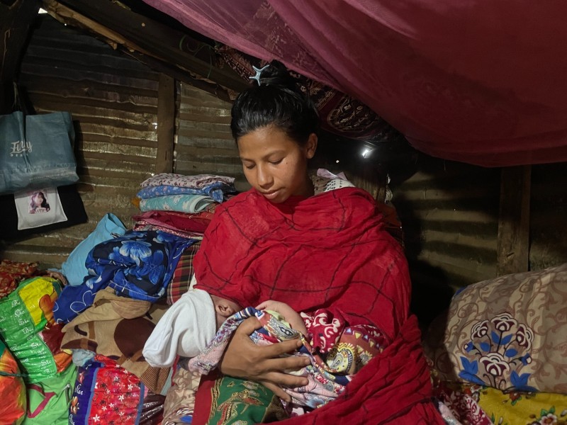 अन्तरजातीय विवाहको चोट खेप्दै मनिका परियार, घरबाट निकालिएको गुनासो